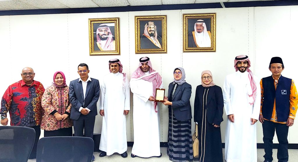 the Rector of UNIB Visited SFD Headquarters in Riyadh, Discusses Construction of Teaching Hospital