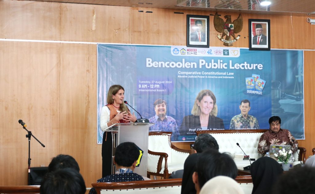 World Class Professor, FH Unib Presented Prof. Christie Warren from USA